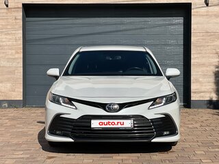 2021 Toyota Camry VIII (XV70) Рестайлинг, белый, 2550000 рублей, вид 3