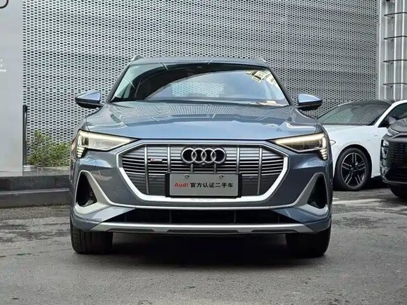2026 Audi Q2 L e-tron I Рестайлинг, голубой, 4999666 рублей - вид 1
