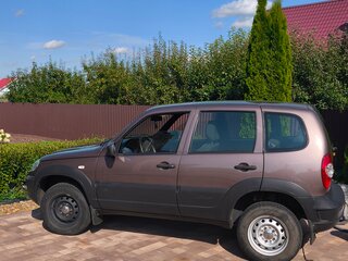 2018 Chevrolet Niva I Рестайлинг, коричневый, 890000 рублей, вид 2