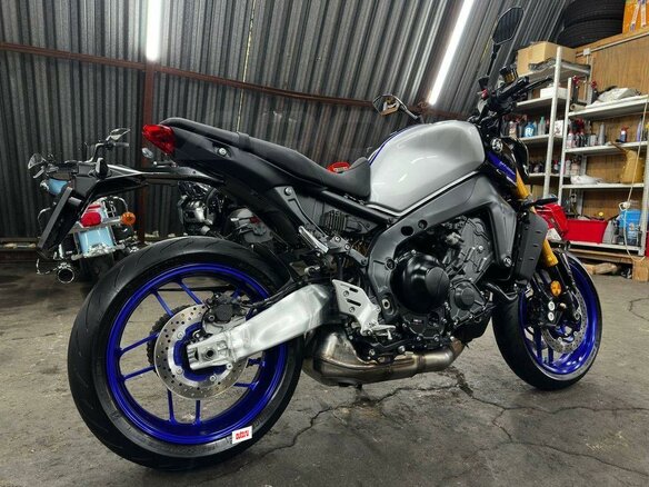 2023 Yamaha MT-09 (FZ-09), серебристый, 1150000 рублей - вид 4