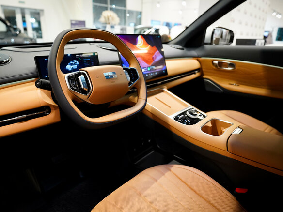 2026 Geely EX5 Гибрид EM-i, серебристый, 3974990 рублей - вид 7