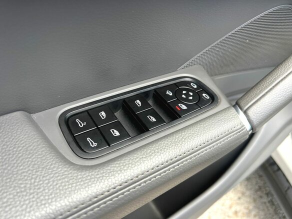 2021 Porsche Cayenne III, серый, 7390000 рублей - вид 23