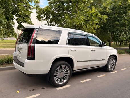 2018 Cadillac Escalade IV, белый, 5000000 рублей, вид 3