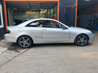 2003 Mercedes-Benz CLK-Класс 240 II (W209), серебристый, 400000 рублей, вид 2