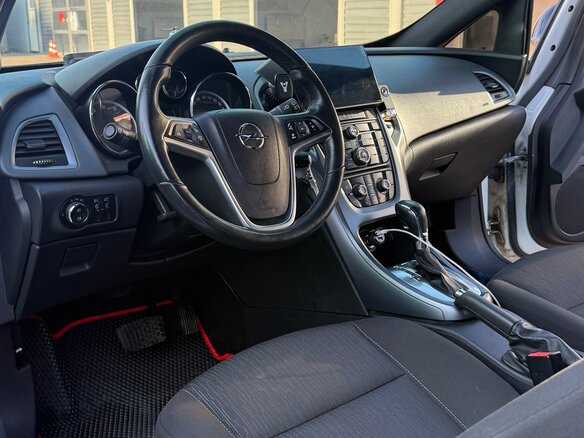 2012 Opel Astra GTC J Рестайлинг, белый, 1200000 рублей - вид 6