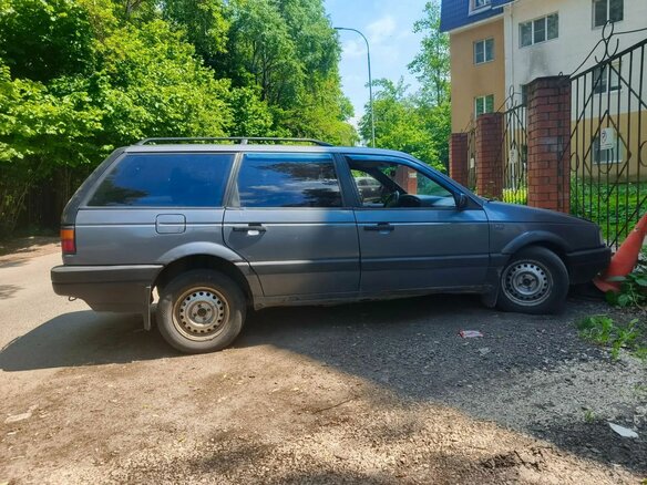1990 Volkswagen Passat B3, серый, 110000 рублей - вид 2