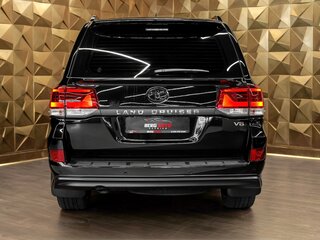 2018 Toyota Land Cruiser 200 Series Рестайлинг 2, чёрный, 8990000 рублей, вид 4