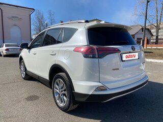 2016 Toyota RAV4 IV (XA40) Рестайлинг, белый, 2650000 рублей, вид 4