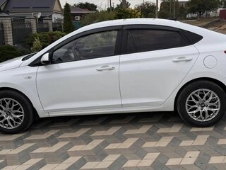 2020 Hyundai Solaris II Рестайлинг, белый, 1600000 рублей, вид 4