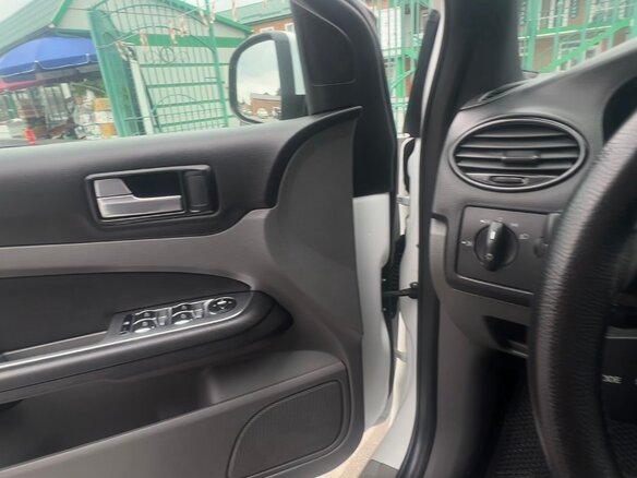 2011 Ford Focus II Рестайлинг, белый, 590000 рублей - вид 7