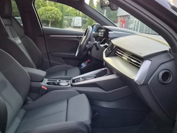 2021 Audi A3 Sportback 35 TFSI IV (8Y), чёрный, 2970000 рублей - вид 7