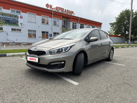 2016 Kia Ceed II Рестайлинг, серебристый, 1300000 рублей