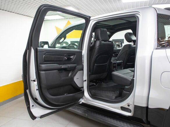 2026 Ram 1500 Crew Cab V Рестайлинг, серебристый, 10199000 рублей - вид 12