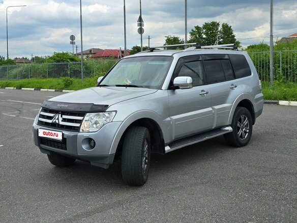 2007 Mitsubishi Pajero IV, серебристый, 1900000 рублей