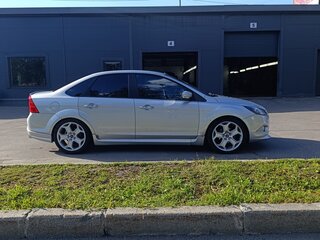 2010 Ford Focus II Рестайлинг, серебристый, 590000 рублей, вид 3