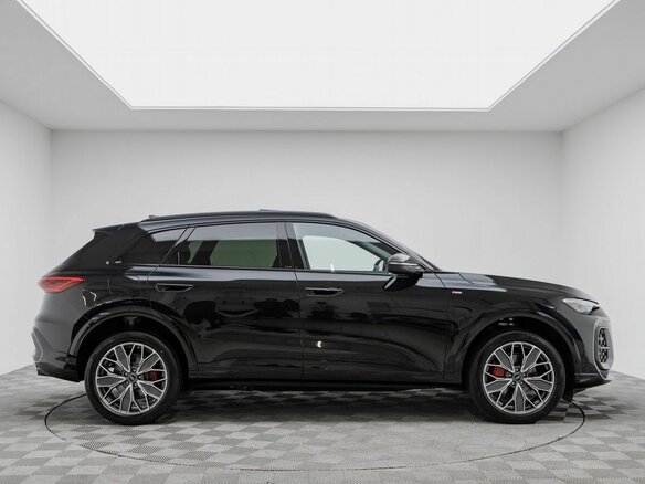 2025 Audi Q5 L III (GU), чёрный, 6590000 рублей - вид 4