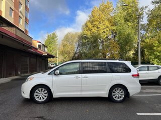 2013 Toyota Sienna III, белый, 2300000 рублей, вид 5