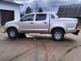 2011 Toyota Hilux VII, серебристый, 2400000 рублей, вид 1