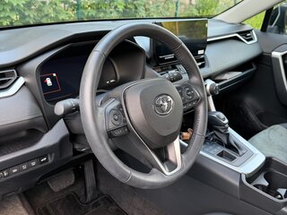 2025 Toyota RAV4 V (XA50), белый, 3550000 рублей, вид 4