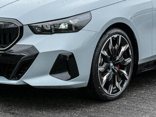 2025 BMW 5 серии 523d xDrive VIII (G60/G61/G68), серый, 7171000 рублей, вид 3