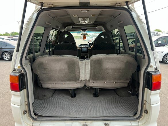 1991 Mitsubishi Delica III, белый, 979000 рублей - вид 20