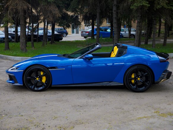 2025 Ferrari 12Cilindri Spider, синий, 85800000 рублей - вид 1