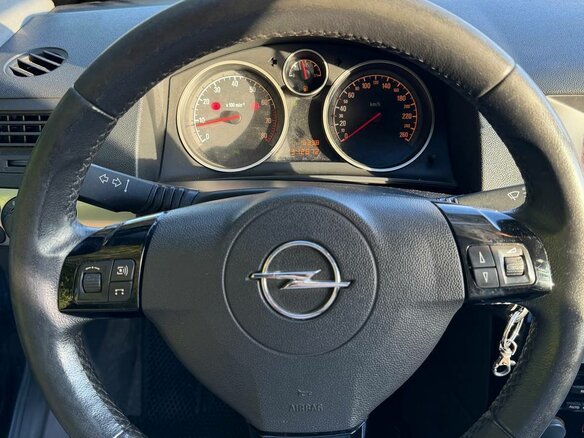 2008 Opel Astra GTC H Рестайлинг, чёрный, 330000 рублей - вид 7