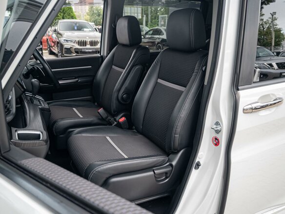 2017 Honda Stepwgn V, белый - вид 6