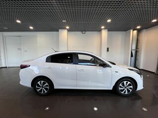2021 Kia Rio IV Рестайлинг, белый, 1450000 рублей, вид 2