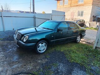 1997 Mercedes-Benz E-Класс 200 II (W210, S210), зелёный, 210000 рублей, вид 1