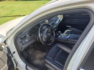 2012 BMW 7 серии 730d V (F01/F02/F04) Рестайлинг, белый, 1790000 рублей, вид 3