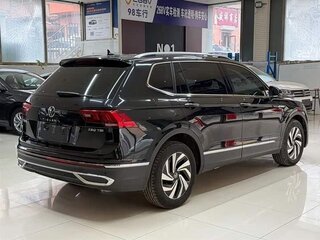 2023 Volkswagen Tiguan II Рестайлинг, чёрный, 2500000 рублей, вид 4