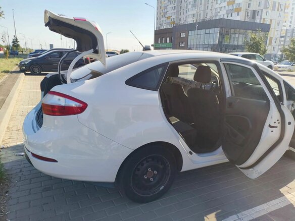 2018 Ford Fiesta Mk6 Рестайлинг, белый, 749000 рублей - вид 15