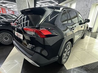 2025 Toyota RAV4 V (XA50), чёрный, 3990000 рублей, вид 5
