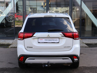 2019 Mitsubishi Outlander III Рестайлинг 3, белый, 1833000 рублей, вид 5