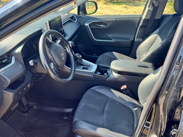 2020 Toyota RAV4 V (XA50), чёрный, 4200000 рублей - вид 10