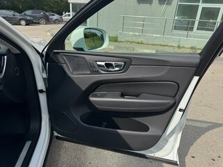 2021 Volvo XC60 II, белый, 4100000 рублей, вид 4