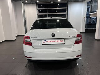 2019 Skoda Octavia III (A7) Рестайлинг, белый, 1580000 рублей, вид 4