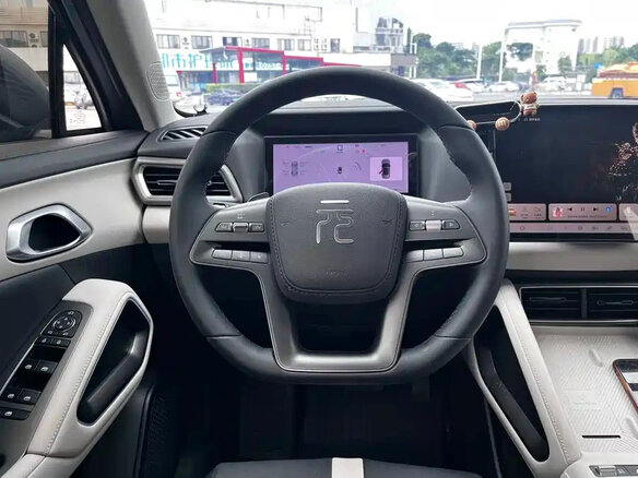 2026 BYD Yuan Up 45.12 kWh, серый - вид 14