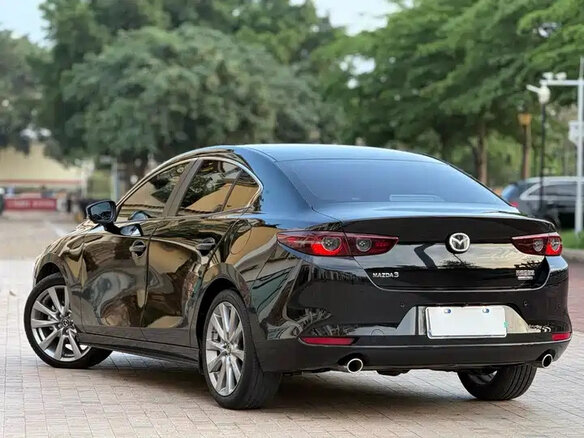 2023 Mazda 3 Axela IV (BP), чёрный, 1650000 рублей - вид 3