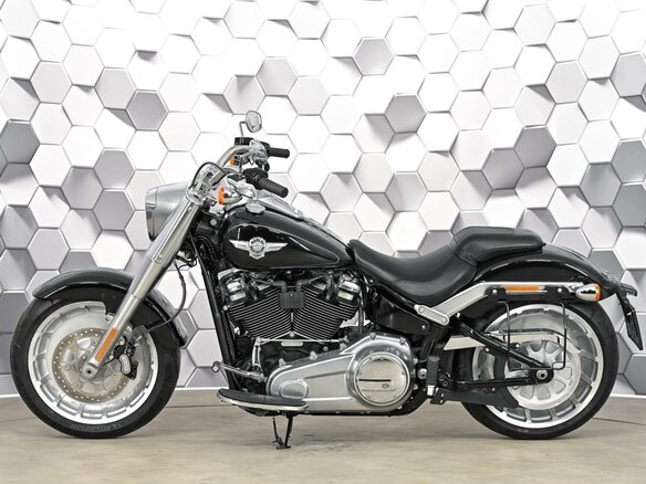 2018 Harley-Davidson Fat Boy, чёрный, 1799000 рублей - вид 2