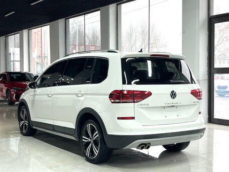 2021 Volkswagen Touran L II, белый, 2181000 рублей, вид 4