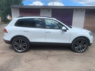 2015 Volkswagen Touareg II Рестайлинг, белый, 3000000 рублей, вид 4