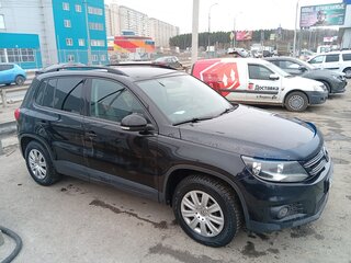 2016 Volkswagen Tiguan I Рестайлинг, чёрный, 1099000 рублей, вид 3