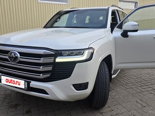 2022 Toyota Land Cruiser 300 Series, белый, 10800000 рублей, вид 2