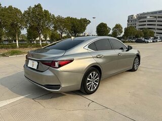2022 Lexus ES 200 VII Рестайлинг, серый, 3157000 рублей, вид 3