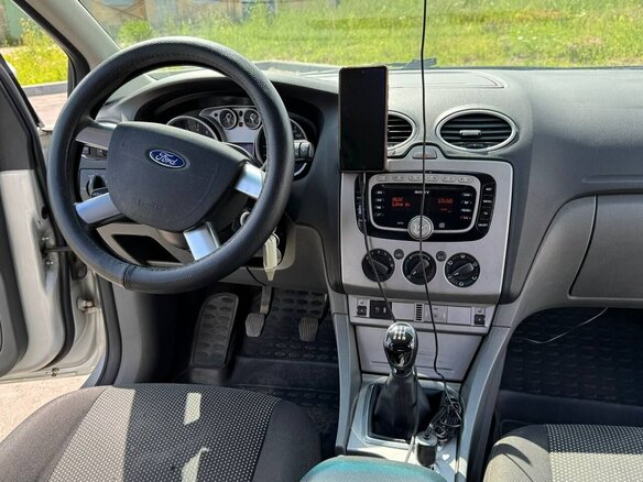 2011 Ford Focus II Рестайлинг, серебристый, 500000 рублей - вид 6