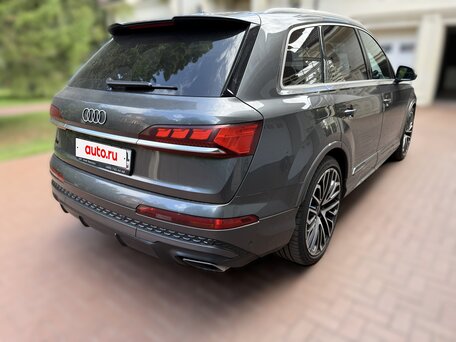 2024 Audi Q7 50 TDI II (4M) Рестайлинг 2, серый, 9980000 рублей, вид 5