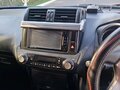 2017 Toyota Land Cruiser Prado 150 Series Рестайлинг 1, белый, 4000000 рублей - вид 3