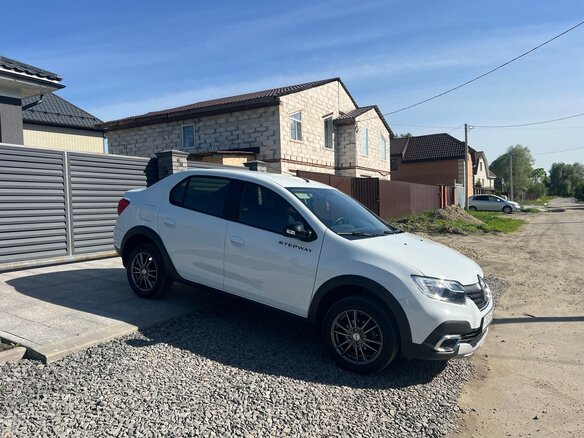 2022 Renault Logan Stepway II Рестайлинг, белый, 1635000 рублей - вид 1